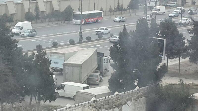Bakının mərkəzində tıxac yaranıb<b style="color:red"></b>