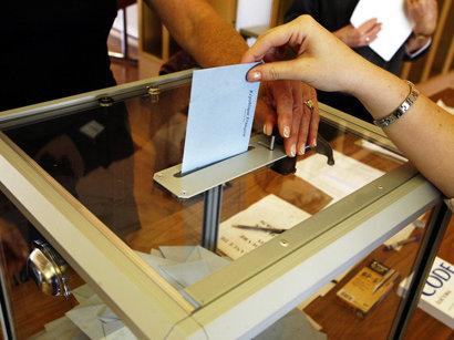 Krımın statusu haqqında referendumda səsvermə başlayıb<b style="color:red"></b>