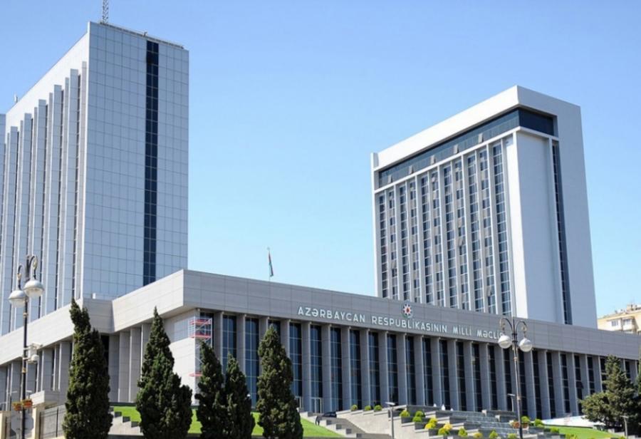 Parlamentin yaz sessiyasının ilk plenar iclası başlayıb<b style="color:red"></b>