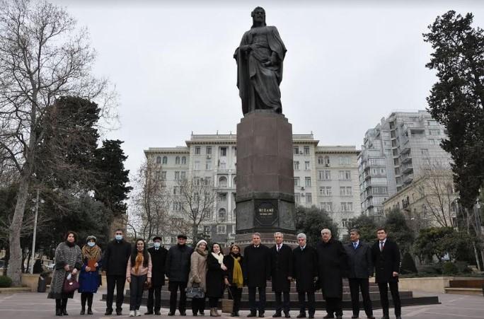 Nizami və Nəvaiyə həsr olunan beynəlxalq konfrans - <b style="color:red">Fotolar</b>