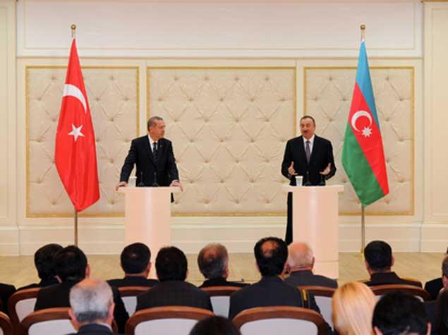 Bakıda Azərbaycan prezidenti və Türkiyə baş nazirinə suallar ünvanlanıb<b style="color:red"></b>