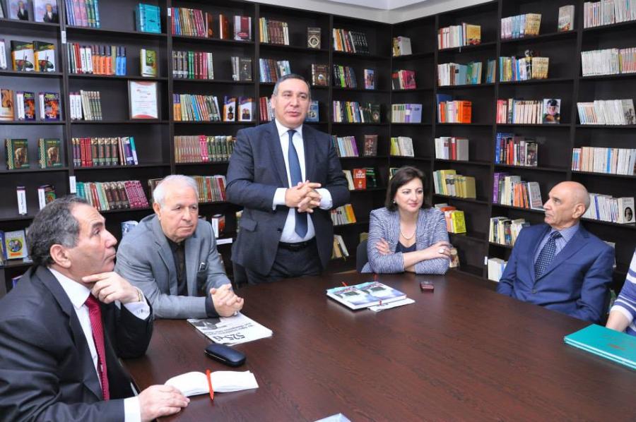 Azərbaycan Dillər Universitetində "Dəlicəsinə"nin təqdimatı olub <b style="color:red">(Fotolar)</b>
