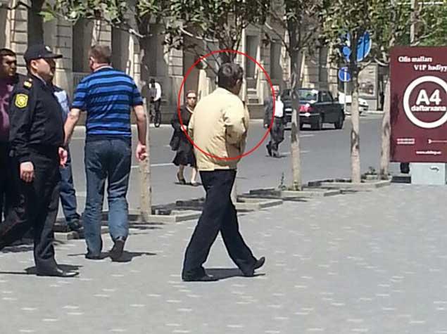 Bakıda özünü yandırmaq istəyən şəxsin kimliyi məlum olub<b style="color:red"></b>
