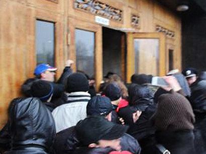 Fəallar Donetskin Debaltsevo Şəhər Şurasını ələ keçiriblər<b style="color:red"></b>