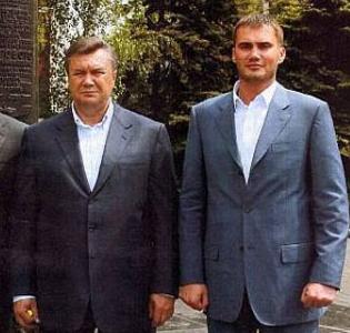 Yanukoviçin oğlu atasının partiyasından istefa verib<b style="color:red"></b>