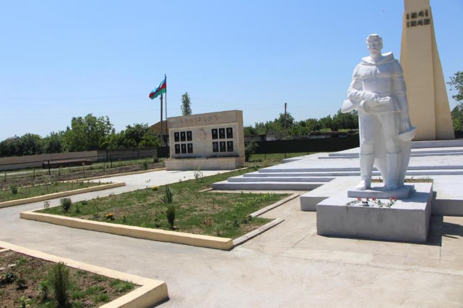 Yevlaxda şəhidlərin xatirəsinə abidə ucaldılıb<b style="color:red"></b>