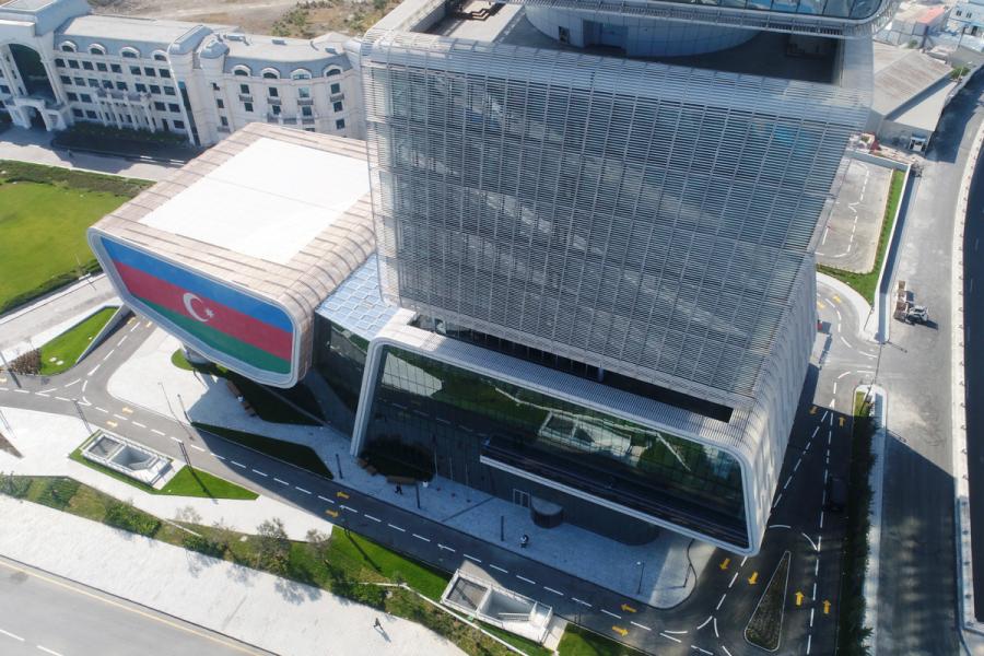 İlham Əliyev İqtisadiyyat Nazirliyinin yeni binasının açılışında - Yenilənib