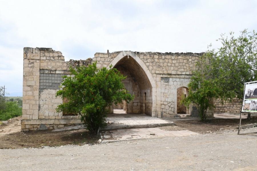 Jurnalistlər Ağdamda Qiyaslı məscidinə baş çəkib<b style="color:red"></b>