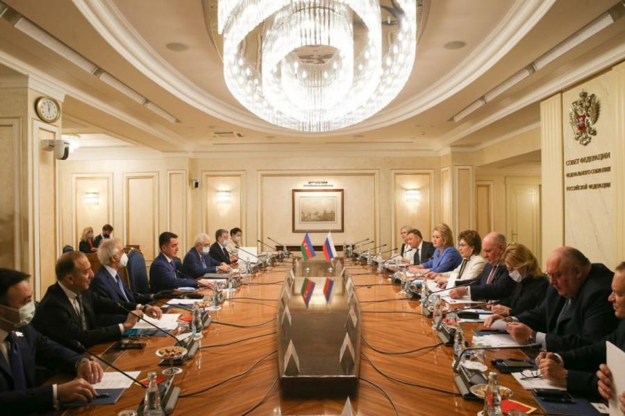Azərbaycan və Rusiya ikitərəfli əməkdaşlığı üzrə parlamentlərarası komissiyanın iclası keçirilib