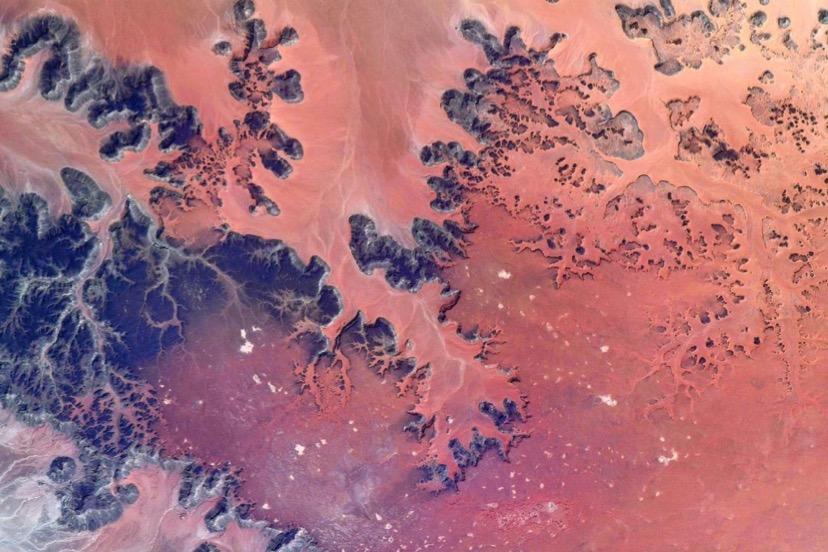 Astronavt Marsdan Saharanın fotosu paylaşdı 