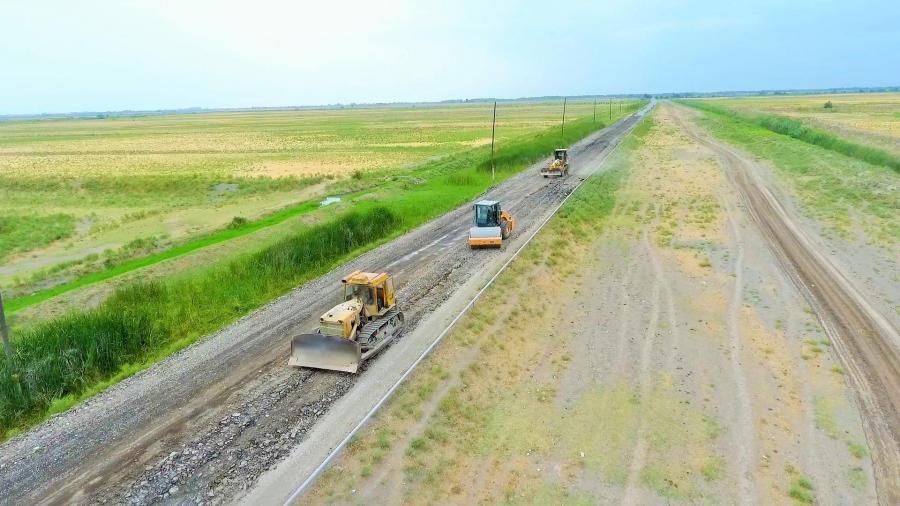Kürdəmirdə 13 km uzunluğa malik avtomobil yolu yenidən qurulur - Foto