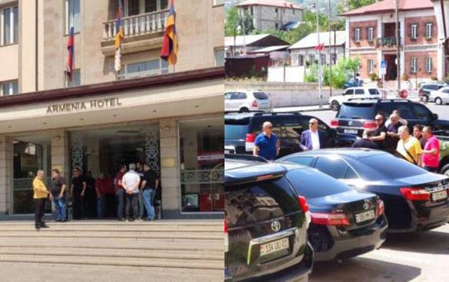 Xankəndidə erməni deputatlar daşlarla qarşılandı<b style="color:red"></b>