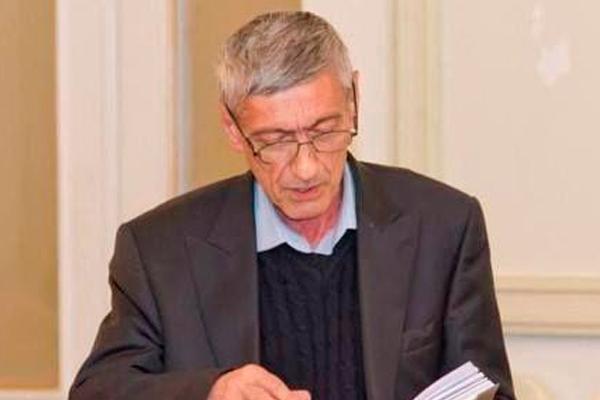 Böyük Zəfərin addımları duyulan roman - Vaqif Yusifli yazır