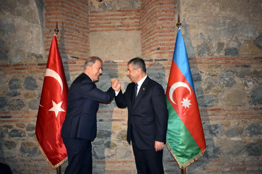 Azərbaycan və Türkiyənin müdafiə nazirləri görüşüb