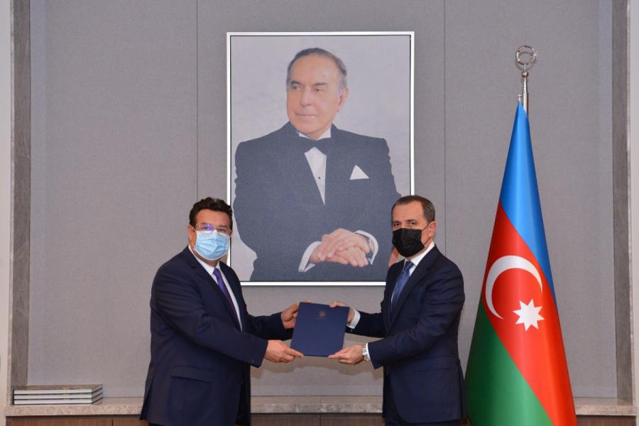 Ceyhun Bayramov Rumınyanın səfirini qəbul edib