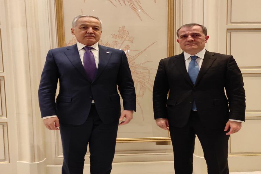 Ceyhun Bayramov Parisdə tacikistanlı həmkarı ilə görüşüb