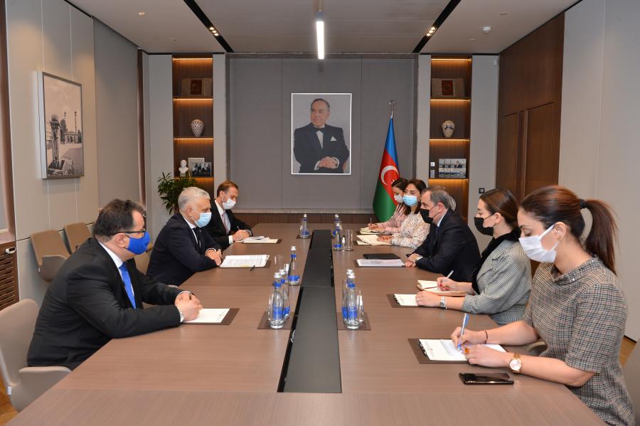 Ceyhun Bayramov Maçye Popovski ilə görüşüb