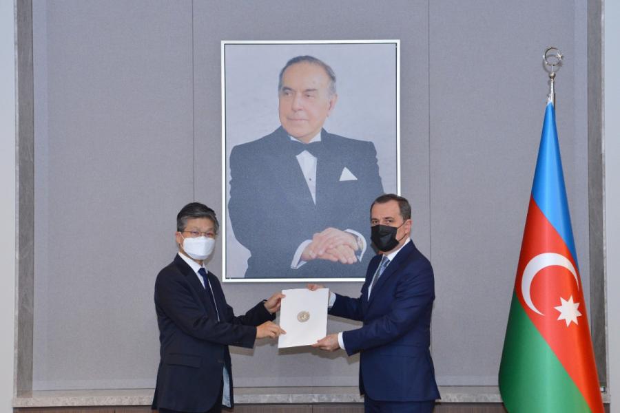 Ceyhun Bayramov Koreya səfirinin etimadnaməsinin surətini qəbul edib