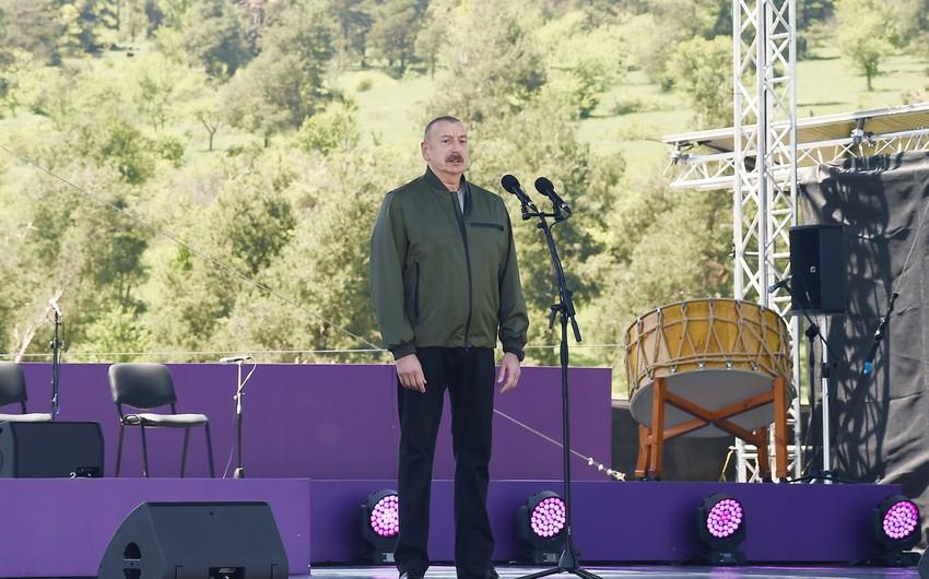 Prezident İlham Əliyev və xanımı Şuşada Beynəlxalq Folklor Festivalında iştirak edirlər - Yenilənib