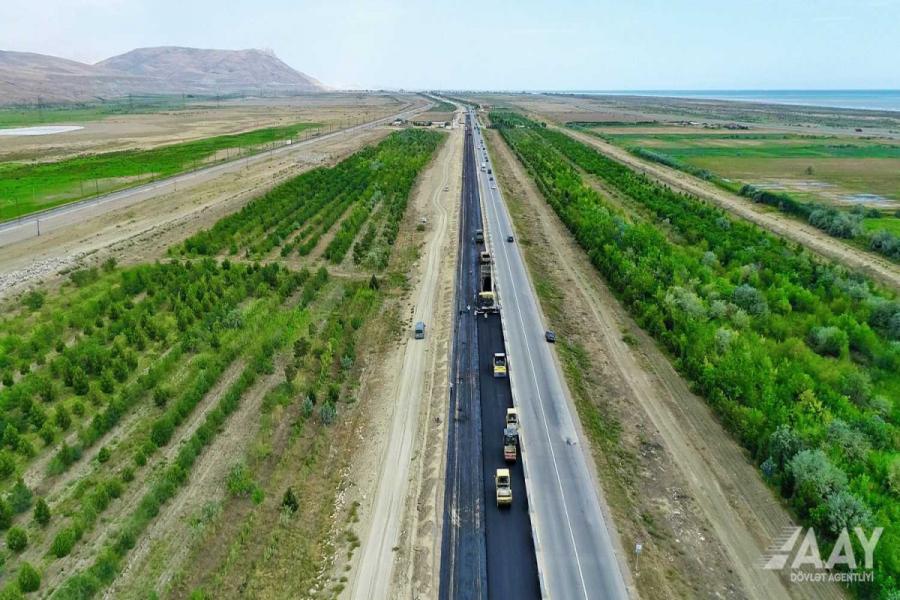 Bakı-Quba-Rusiya yoluna yeni asfalt-beton örtüyü döşənir - Foto