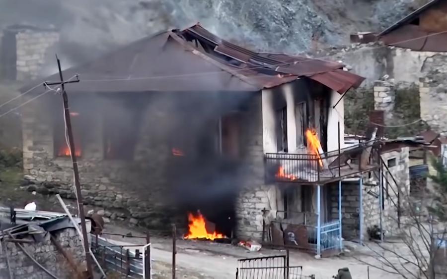 Ermənilərin "qədim ənənəsi":  İndi də Laçında evləri yandırırlar 