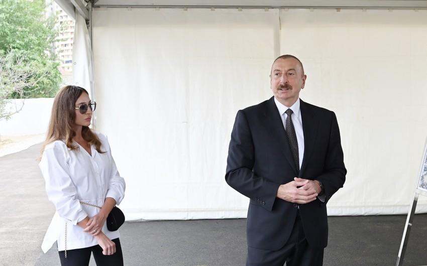 Prezident Şəki Xan məscidi-qəbiristanlıq kompleksində bərpa işləri ilə tanış olub