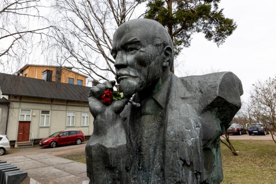 Finlandiyada Leninin sonuncu heykəli də götürülüb