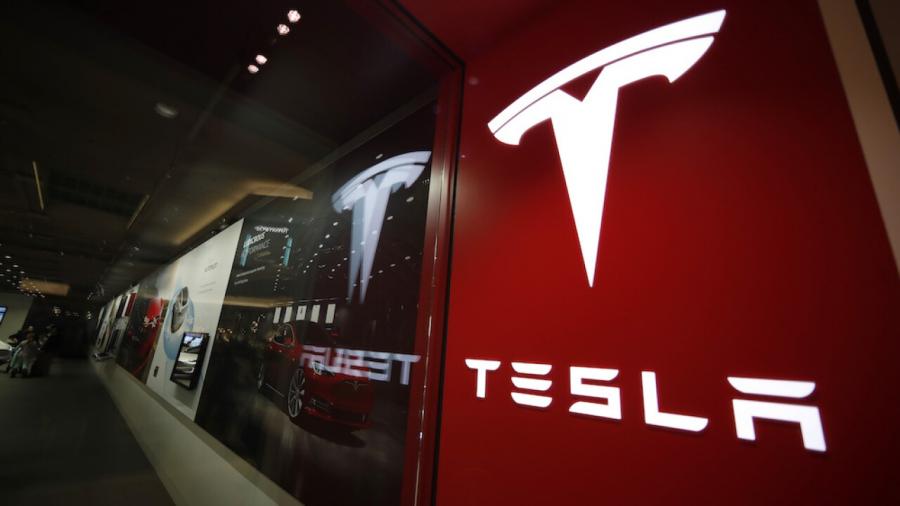 "Tesla" 300 mindən çox avtomobili geri çağırır