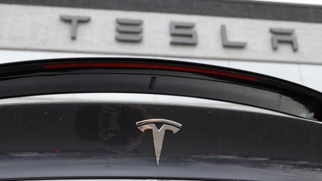 "Tesla" Çində satılan 400 mindən çox avtomobili geri çağırıb