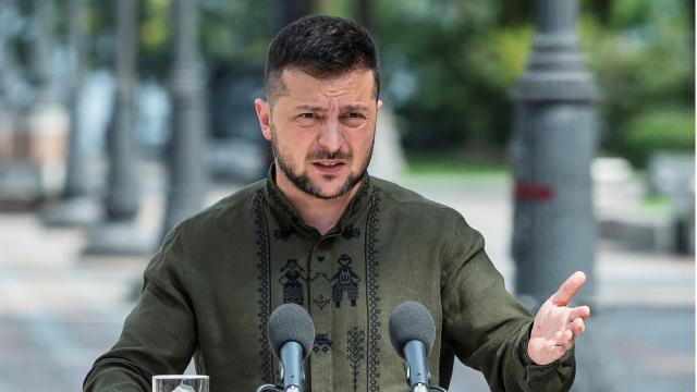 Zelenski: "Ukrayna ordusunu gələn il üçün hazırlamağa davam edirik"