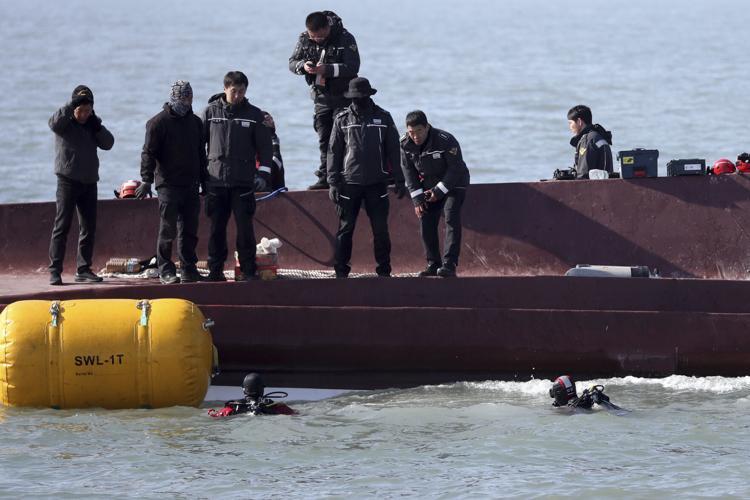 Koreyada balıqçı qayığı batıb: 9 nəfər itkin düşüb