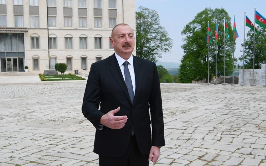 İlham Əliyev: "Heydər Əliyevin qoyduğu yolla bu gün Azərbaycan uğurla gedir"
