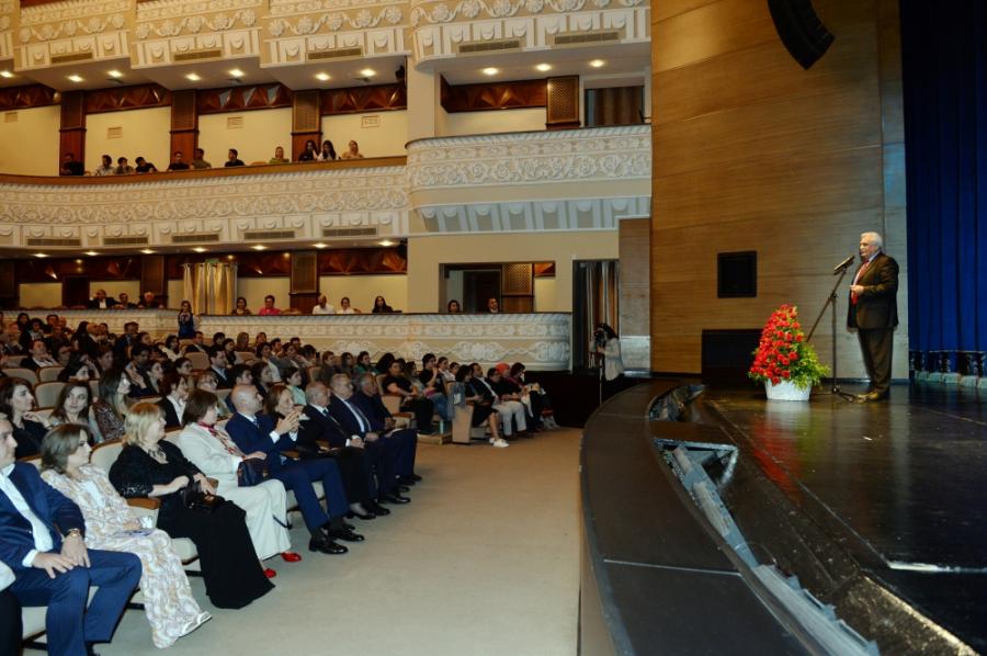 Xalq yazıçısı Elçinin 80 illik yubileyi qeyd olunub