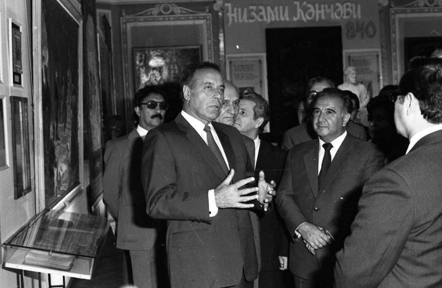TƏRƏDDÜDSÜZ EDİLMİŞ SEÇİM - Rafael Hüseynov yazır