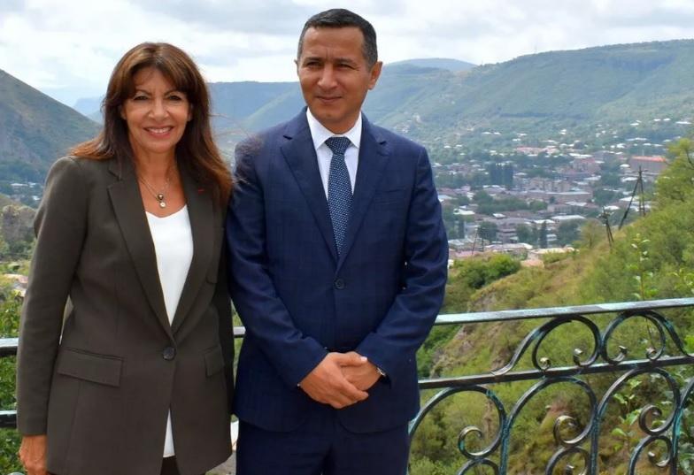 Parisi zibildən təmizləmək əvəzinə Xankəndiyə soxulmağa çalışan mer...