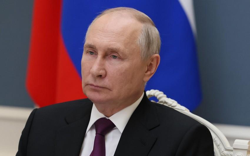 Putin prezidentliyə namizədliyini açıqlayıb