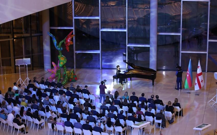 Məşhur pianoçu Elisso Bolkvadze Heydər Əliyev Mərkəzində çıxış edib