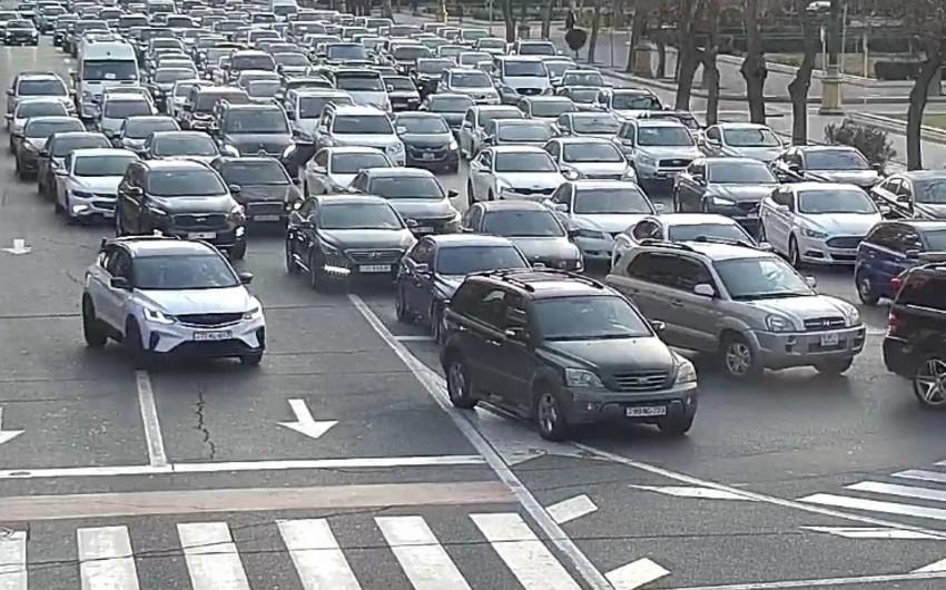 Bakıda sıxlıq müşahidə olunan yollar -  SİYAHI