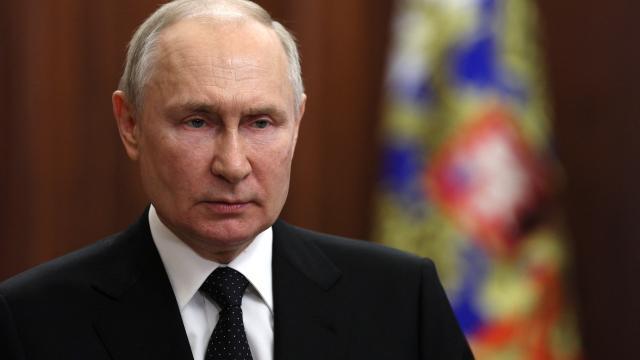 Putin yeni müddətinin ilk xarici səfəri üçün Çinə gedib