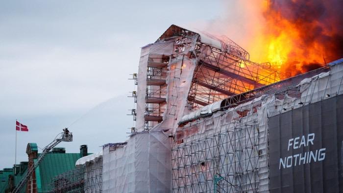 Danimarkada tarixi bina yandı