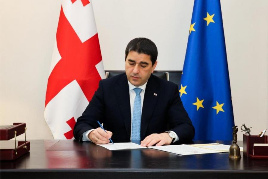 Gürcüstanda “Xarici təsirin şəffaflığı haqqında” qanun qüvvəyə minib