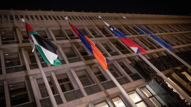 Sloveniyada dövlət kimi tanınan Fələstinin bayrağı göyə qaldırılıb