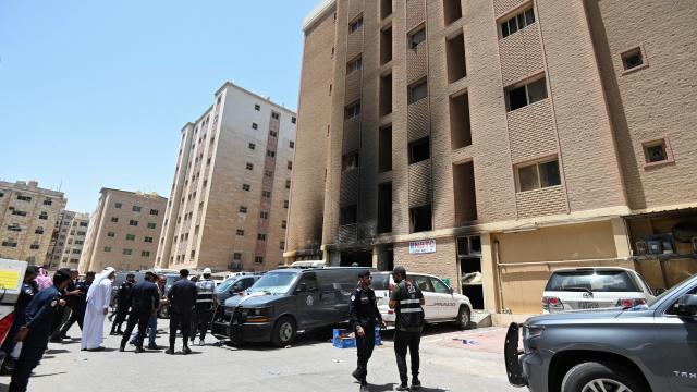 Küveytdə yanğın: 49 nəfər öldü
