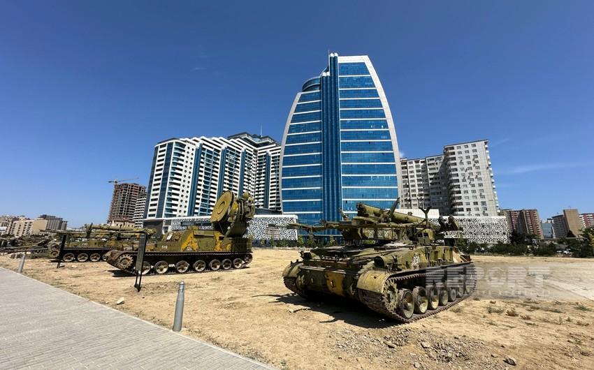 Xocalıda aşkarlanmış zenit-raket kompleksi Bakıda “Hərbi Qənimətlər Parkı”nda yerləşdirilib