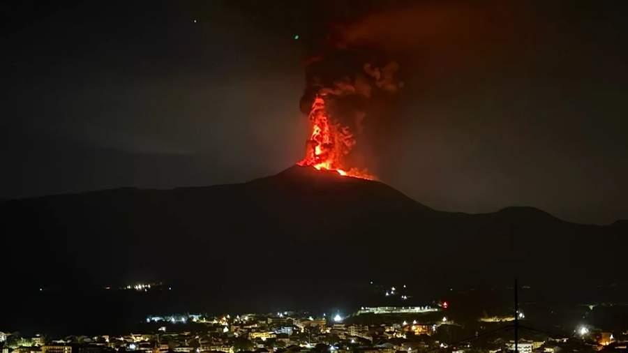 Etna vulkanı yenidən püskürüb