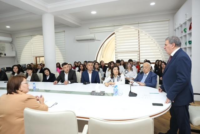 Ədəbiyyat İnstitutunda Xalq yazıçısı İlyas Əfəndiyevin 110 illiyi keçirilib