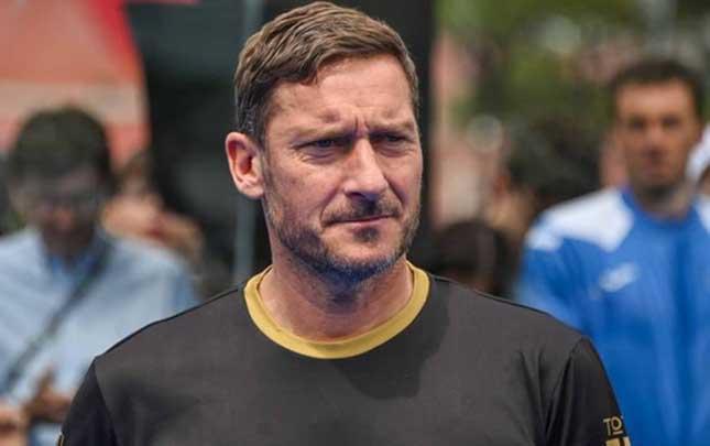 Totti futbolçu karyerasını bərpa edə bilər