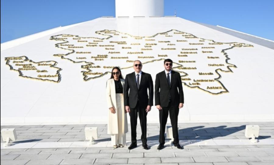 Prezident İlham Əliyev Bakıda Dövlət Bayrağı Meydanında olub, Azərbaycanın üçrəngli Bayrağını ucaldıb - YENİLƏNİB