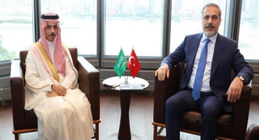Türkiyənin XİN başçısı Səudiyyə Ərəbistanından olan həmkarı ilə Suriyadakı vəziyyəti müzakirə edib