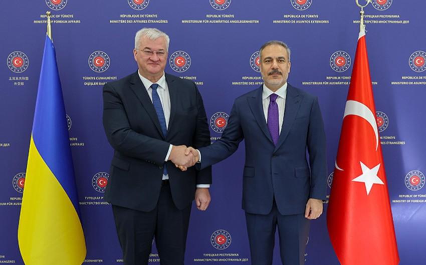 Ukrayna və Türkiyə XİN rəhbərləri Yaxın Şərqdəki vəziyyəti müzakirə etdilər